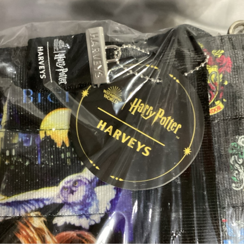 Harveys Harry Potter Hogwarts Medium Poster Tote Bag, Charm of Crest NEW - Picture 7 of 9